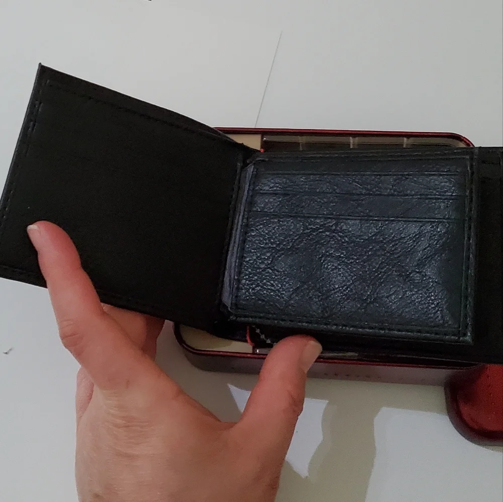 🤩Brand New in box Levi's black leather wallet